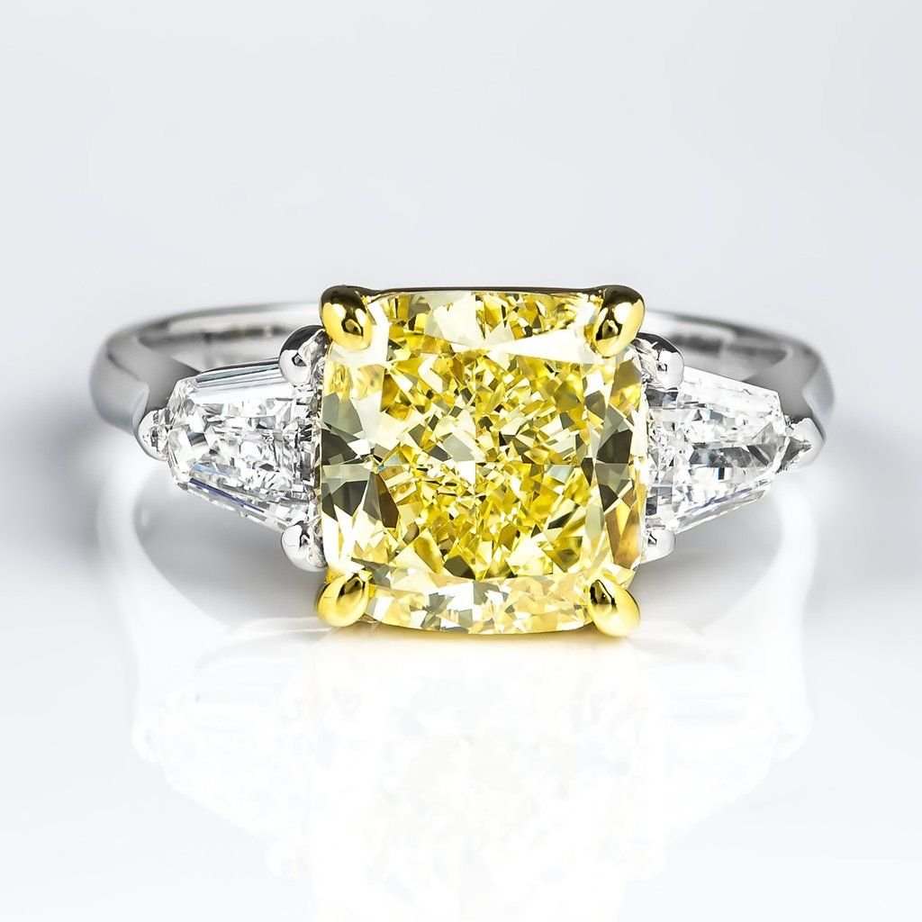 Fancy Yellow бриллиант 3 KT