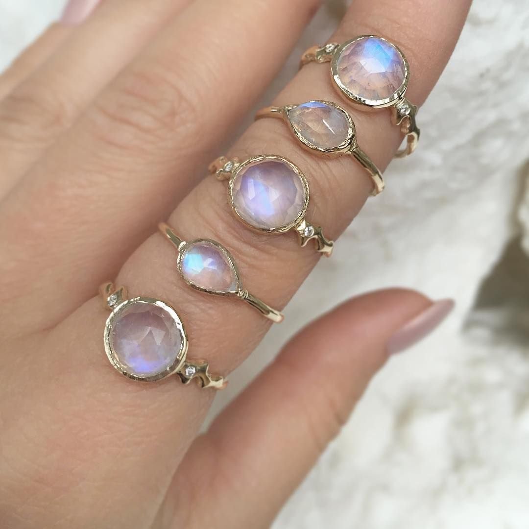 Серьги с лунным камнем 585