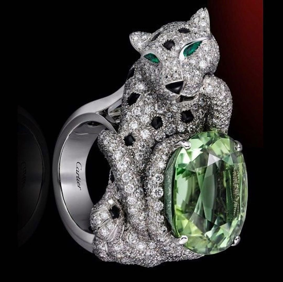 Картье пантера. Cartier пантера. Пантера на карте. Cartier Panther Картье пантера бижутерия. Кольцо Cartier пантера с изумрудами.