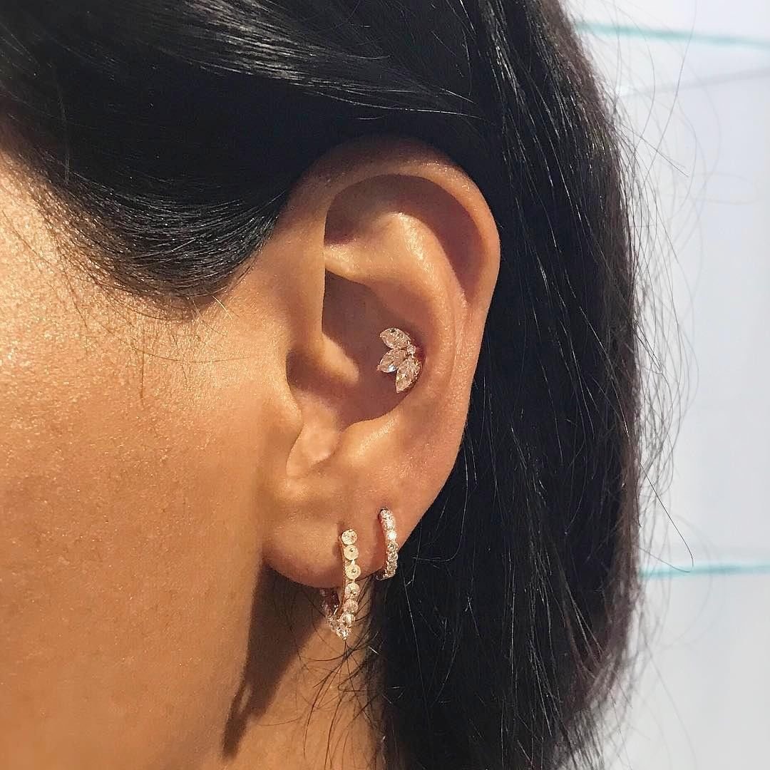Сережки в ушах