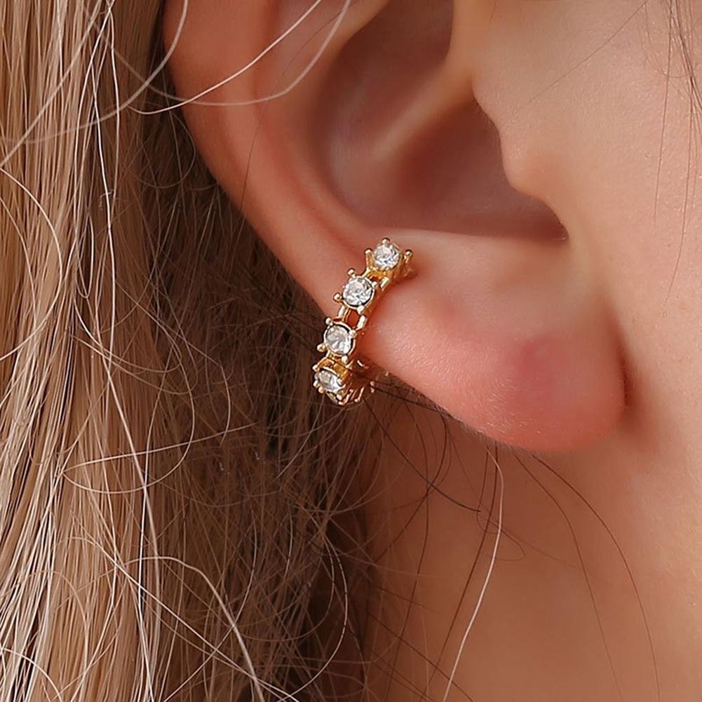 Сережки в ушах