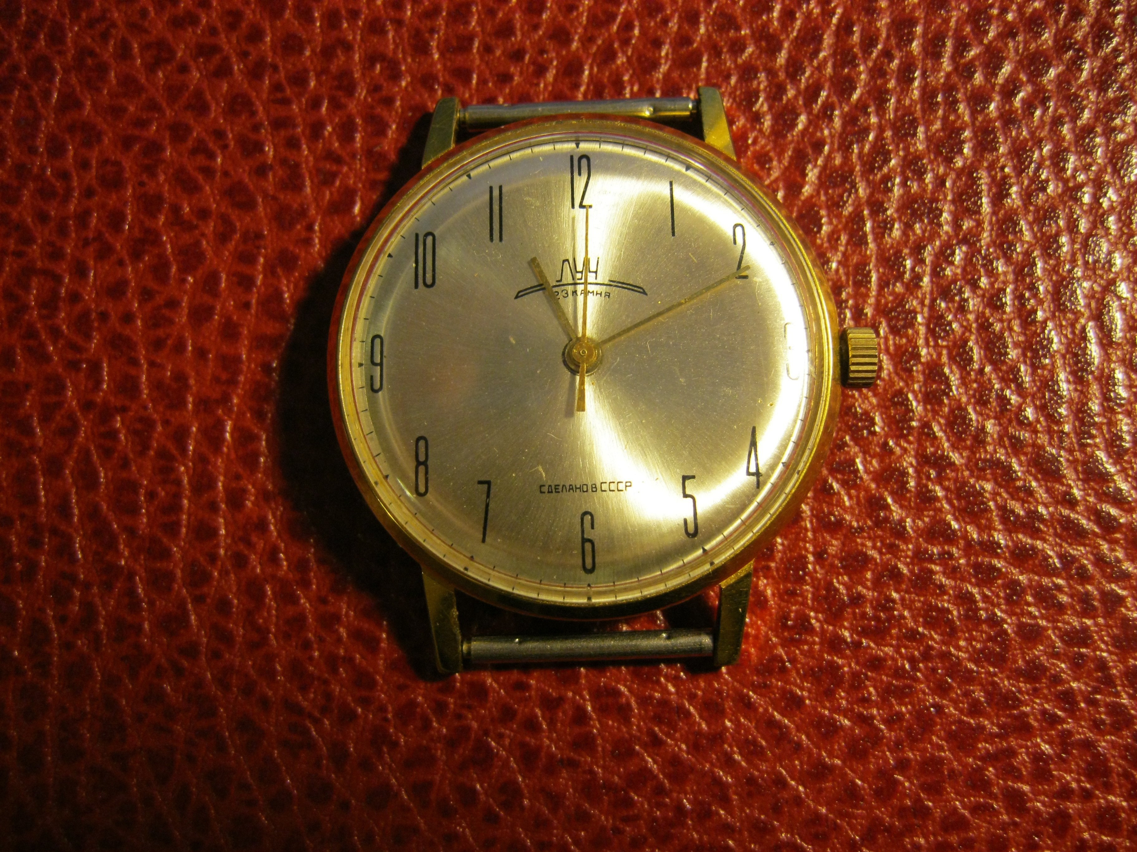 Часы луч зеленые. Белорусские часы Луч 32721. Наручные часы Луч 929467374. Золотые часы Луч 2мк 063594. Золотые часы Заря 388712.