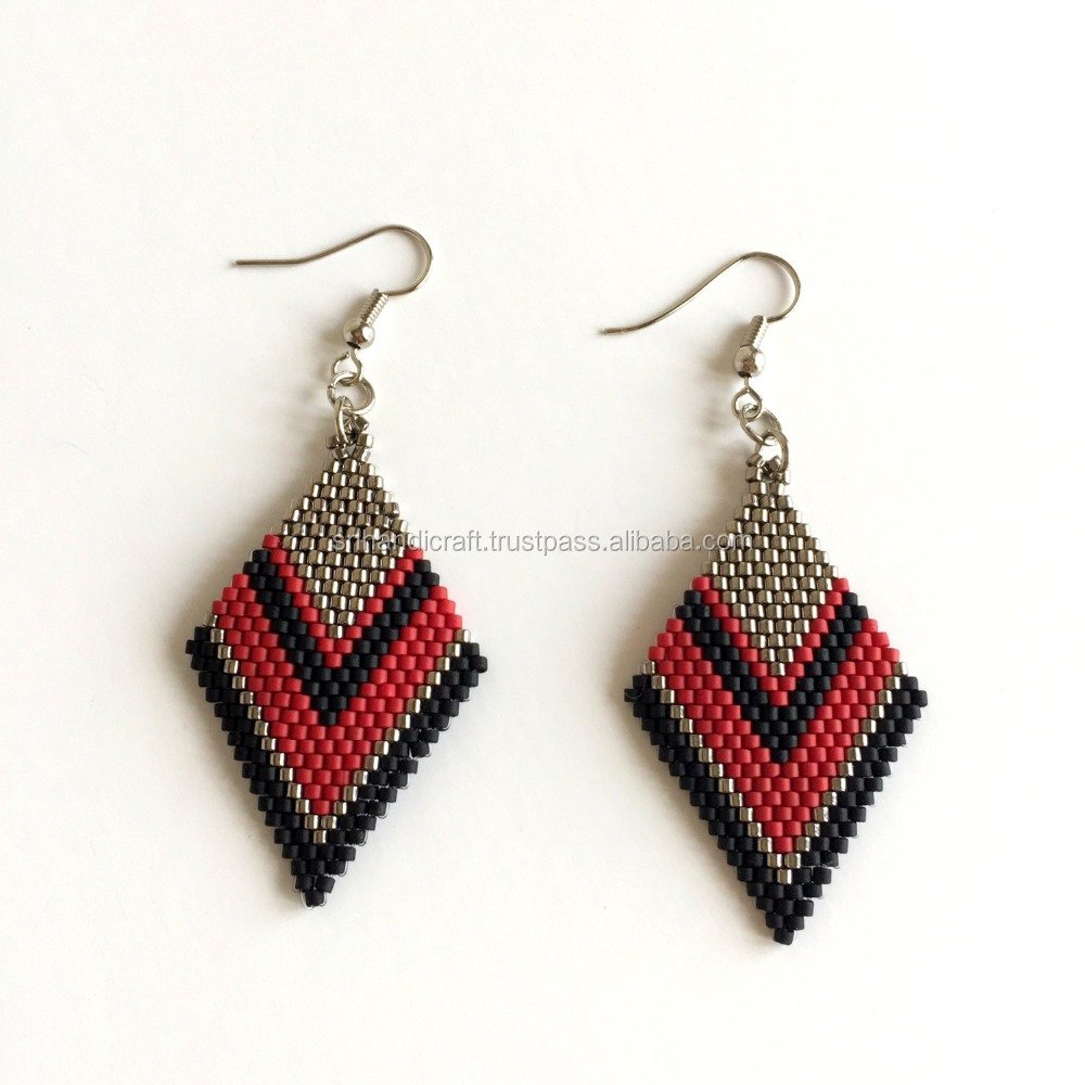 Серьги из бисера тканые