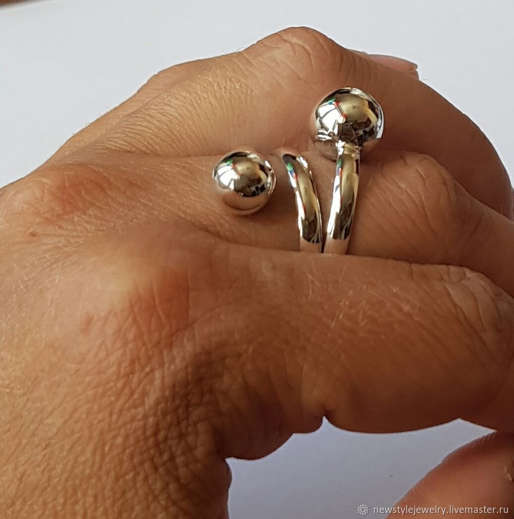 Серебряное кольцо шар