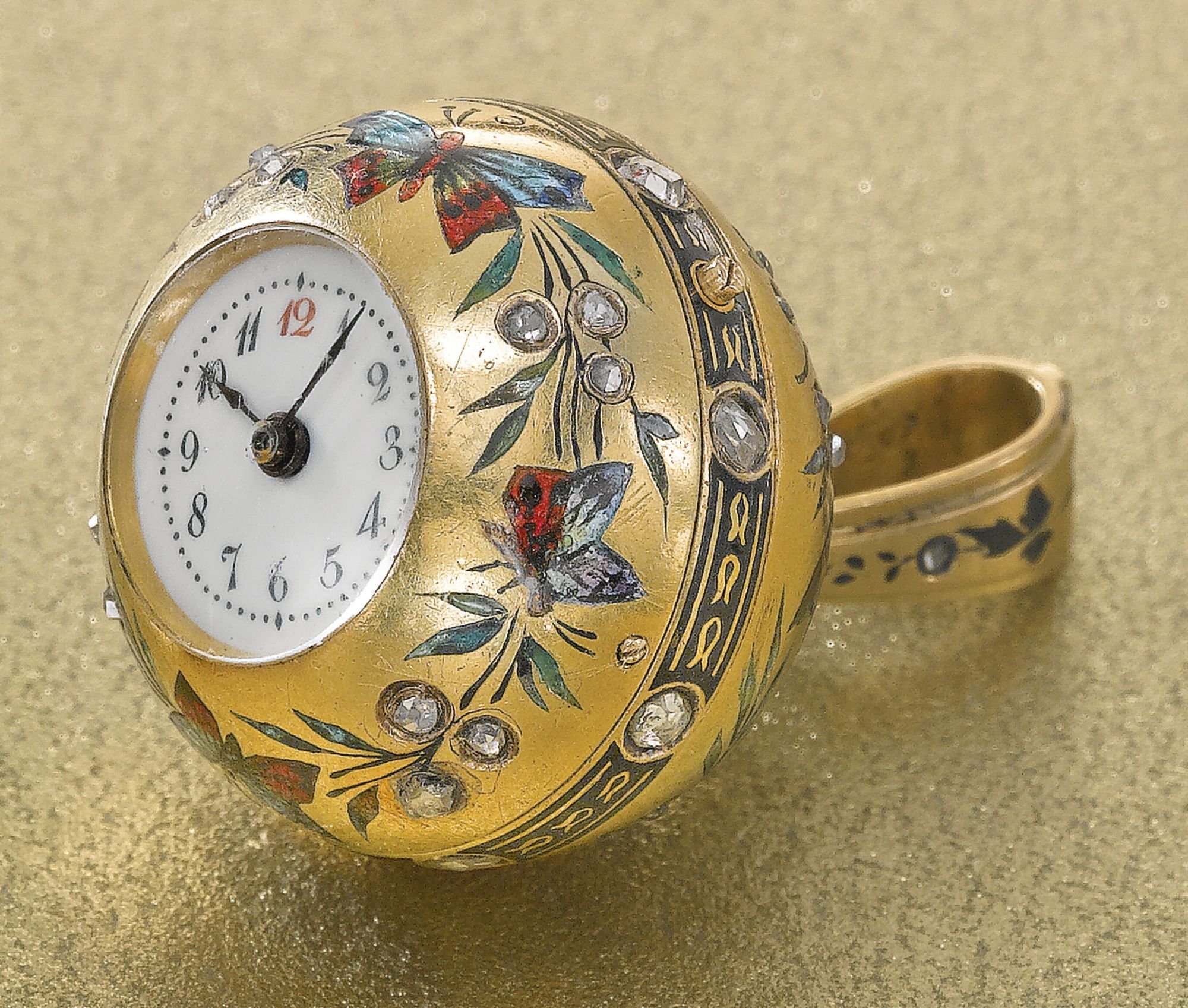 Старые женские часы. Часы Calame Robert. Часы Чайка финифть. Винтажные часы наручные женские. Старые женские наручные часы.
