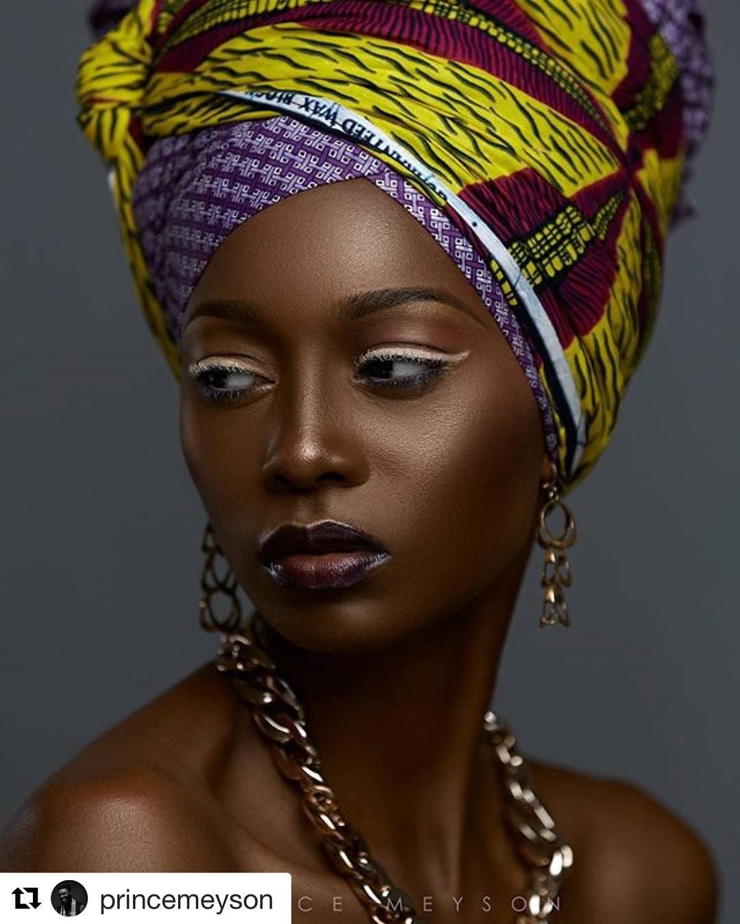 Негритянке сделали. Африканский тюрбан. Африканка в тюрбане. Красивые африканки. Афро стиль украшения.