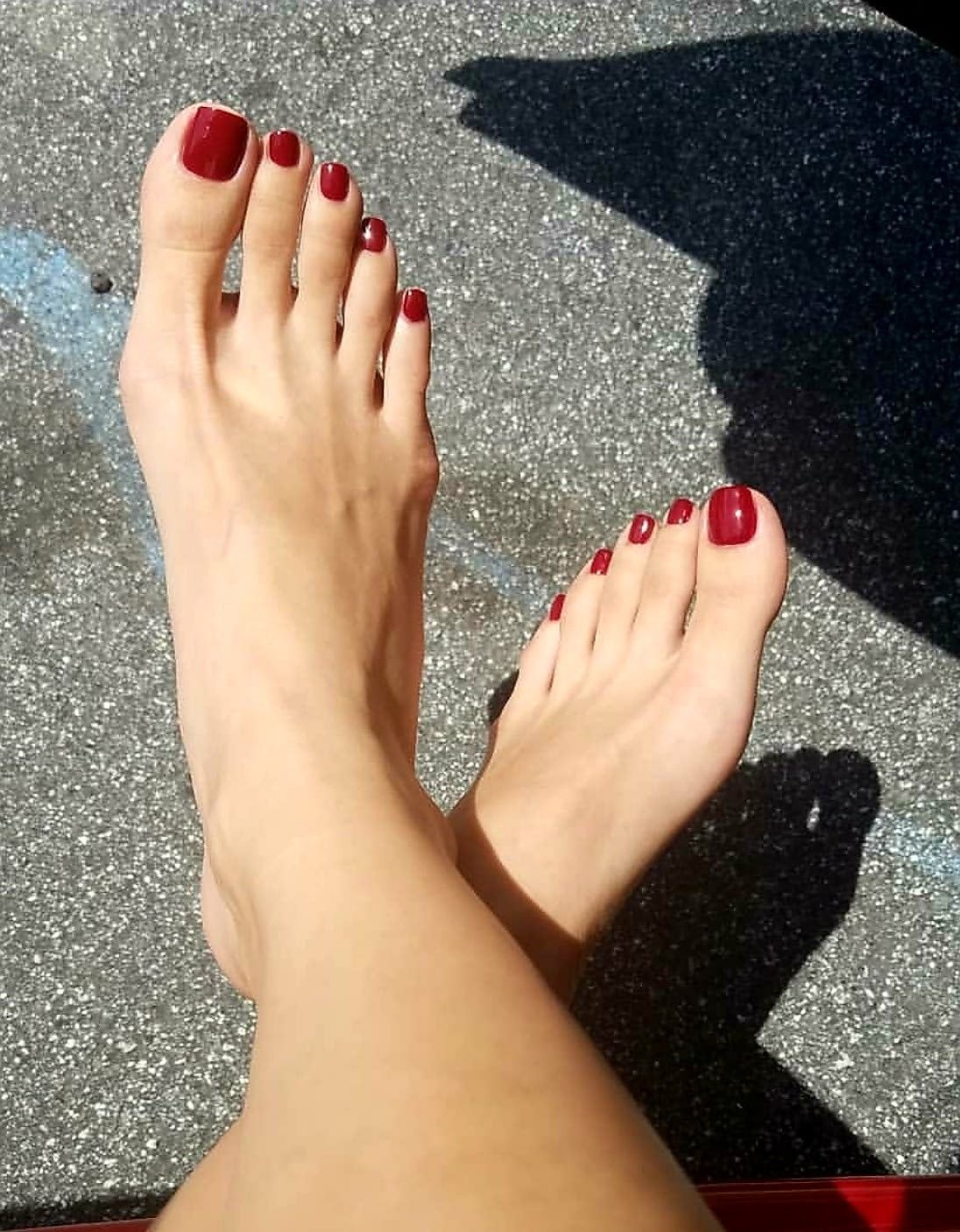 Красные ногти на ногах
