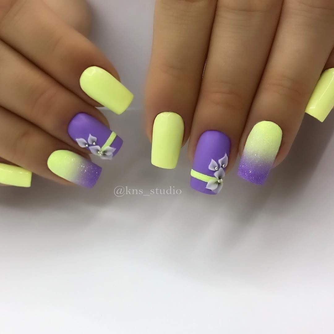 Маникюр фиалковый с жёлтым