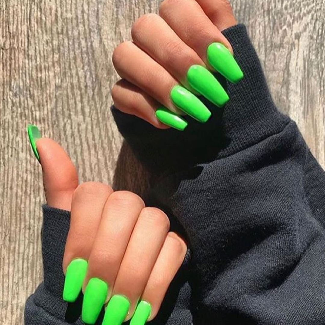 Длинные зеленые ногти