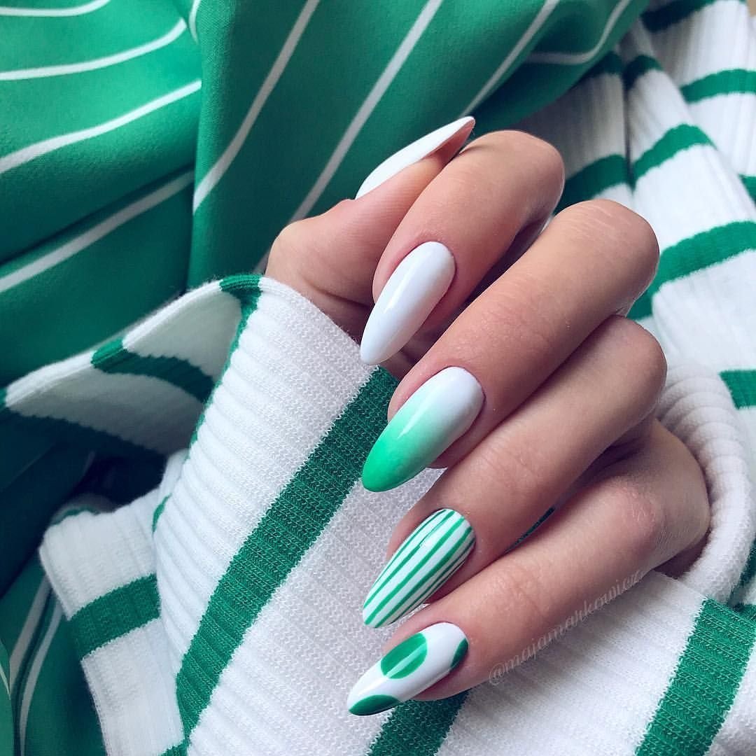 Маникюр под зеленое платье