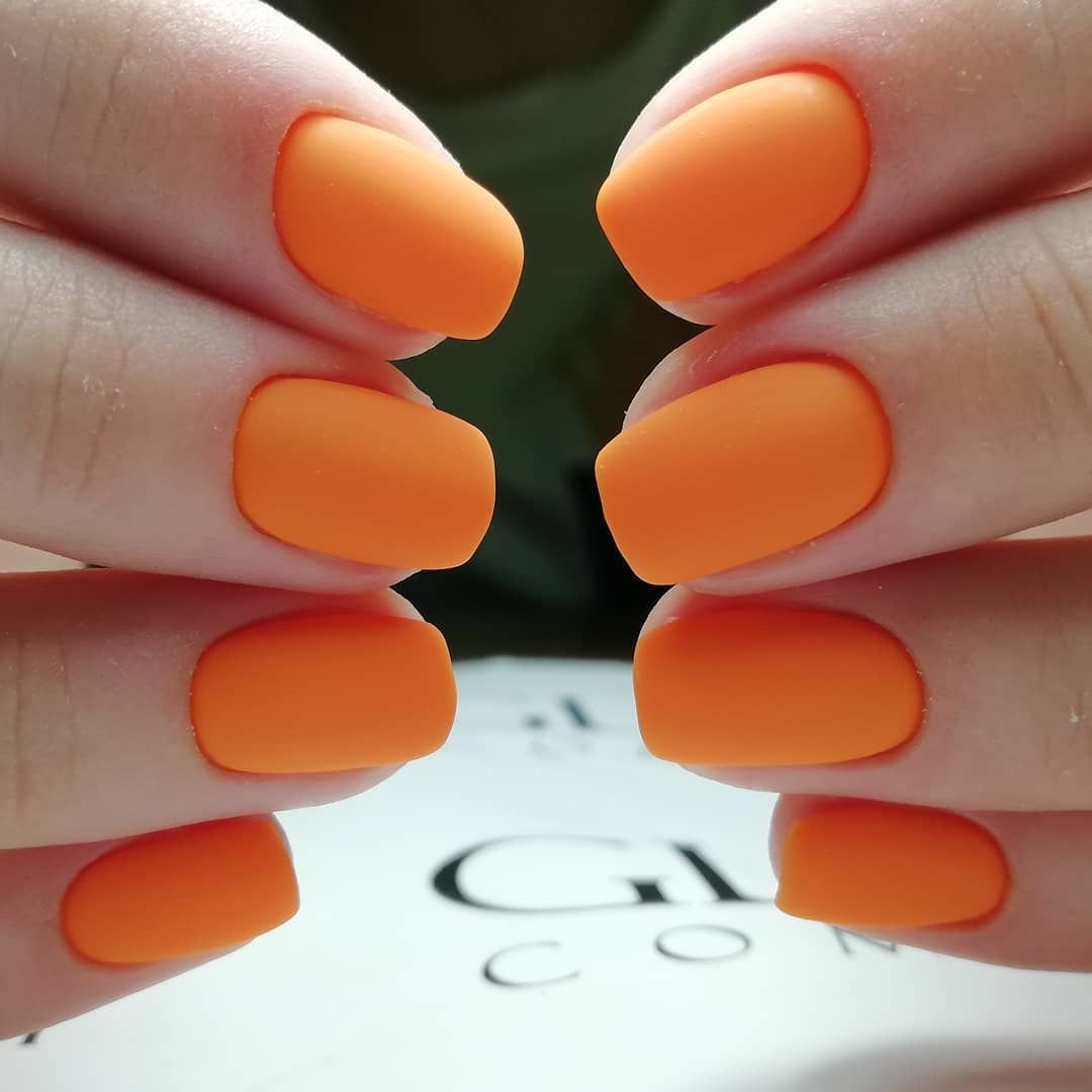 Оранжевые ногти квадрат