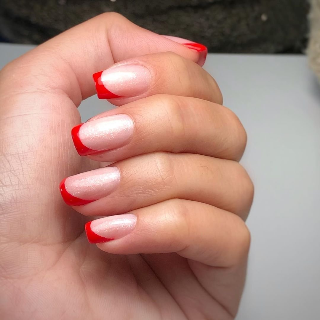 Красный френч на короткие ногти