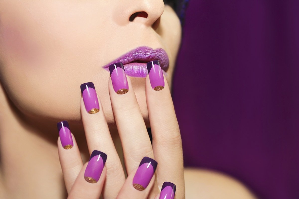Квадратные фиолетовые ногти