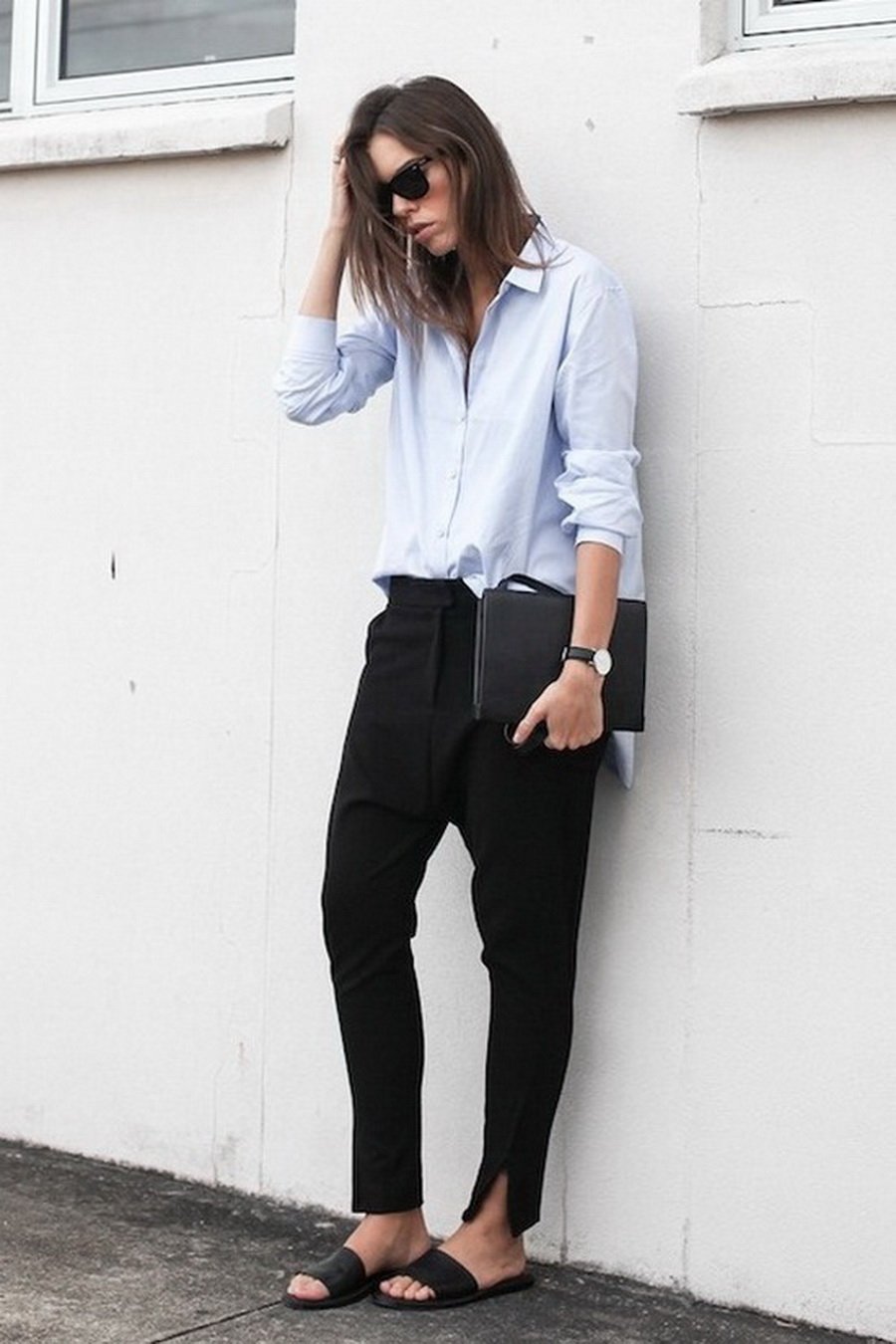 Черные джинсы с белой рубашкой