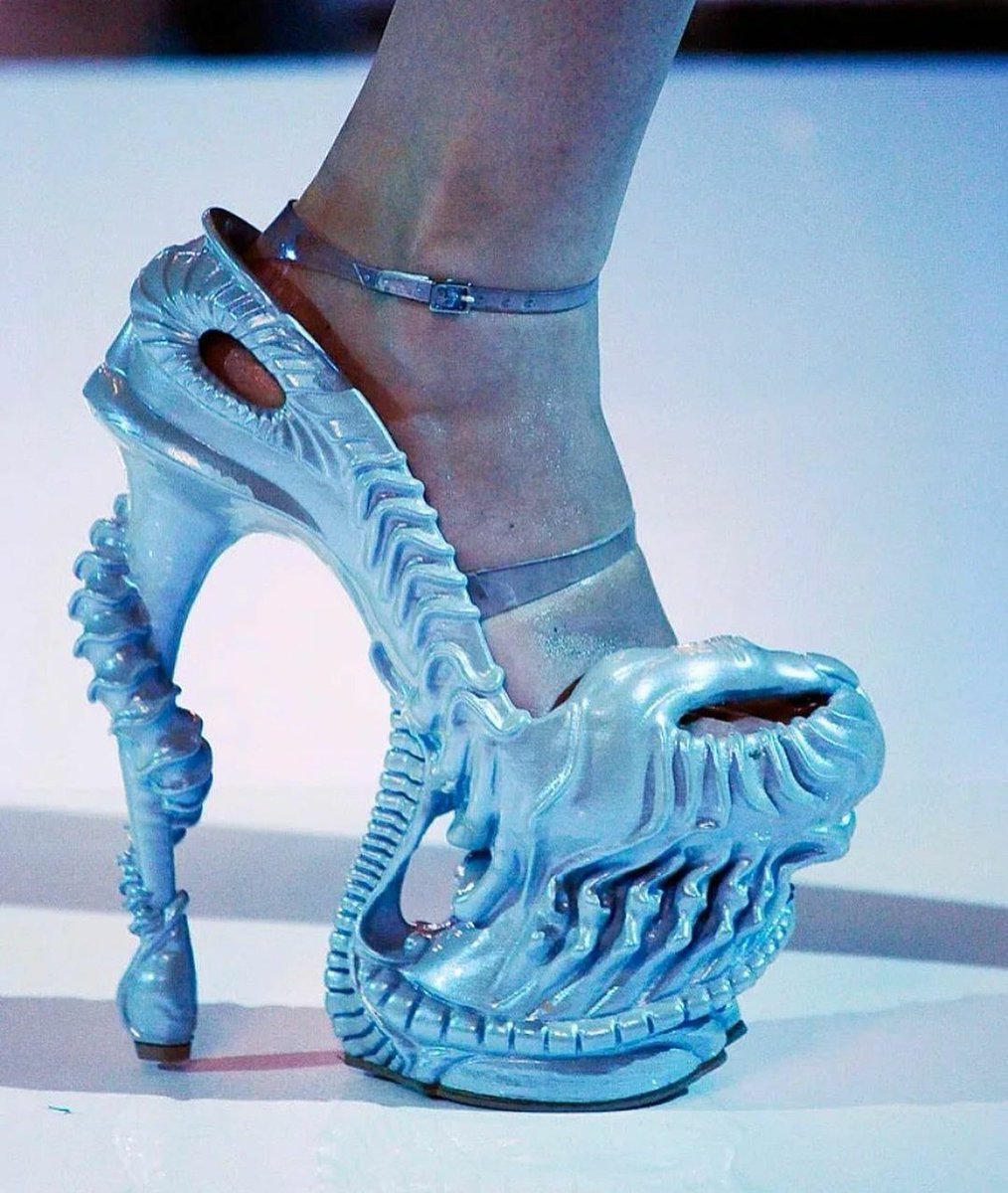 Коллекциях MCQUEEN обувь 2011