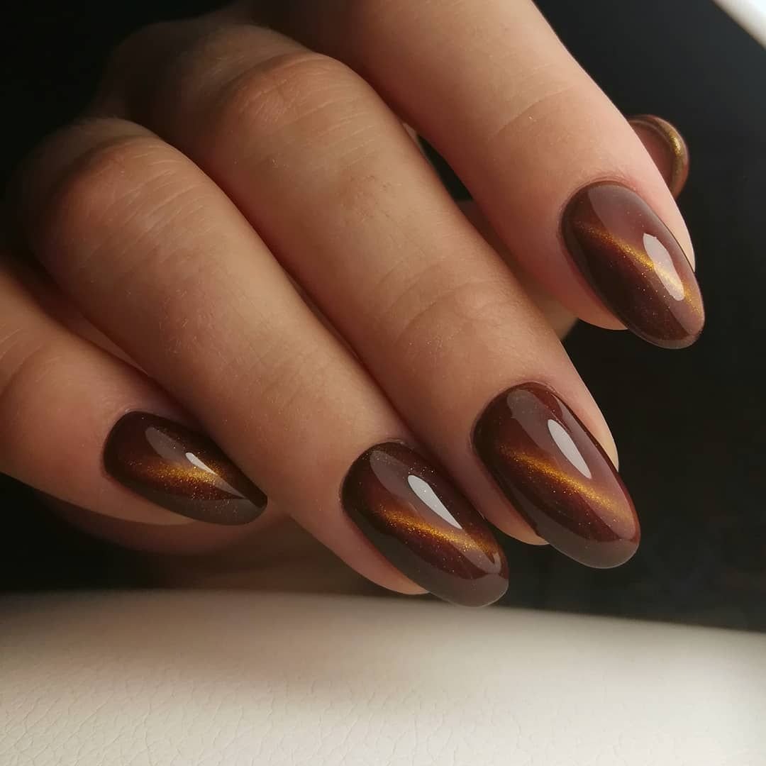 Маникюр миндаль