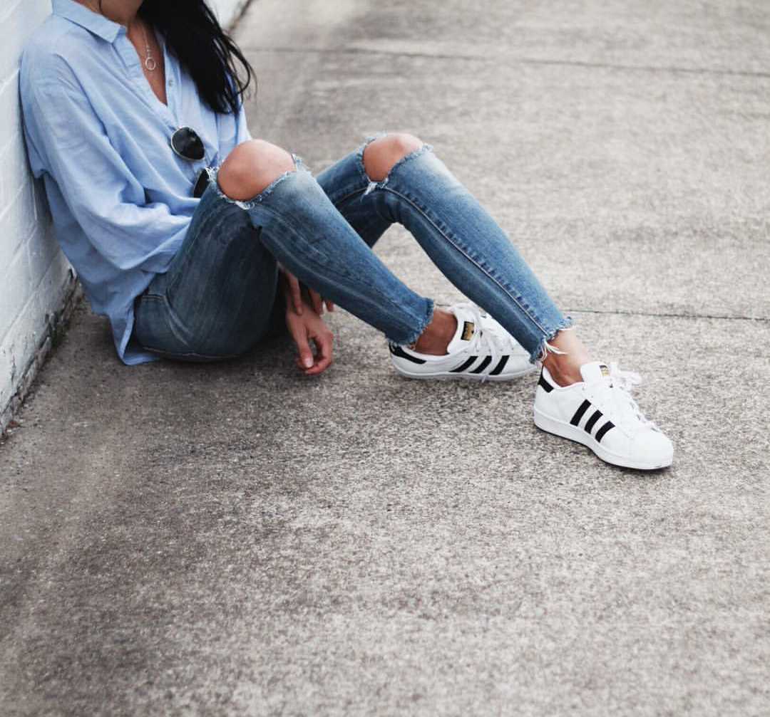 Adidas Superstar White с джинсами