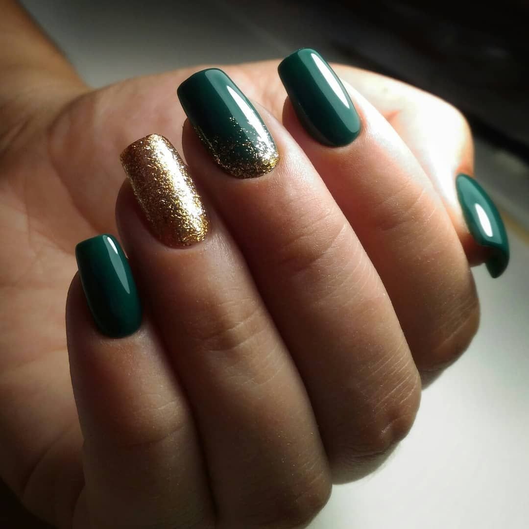 Зелено золотые ногти