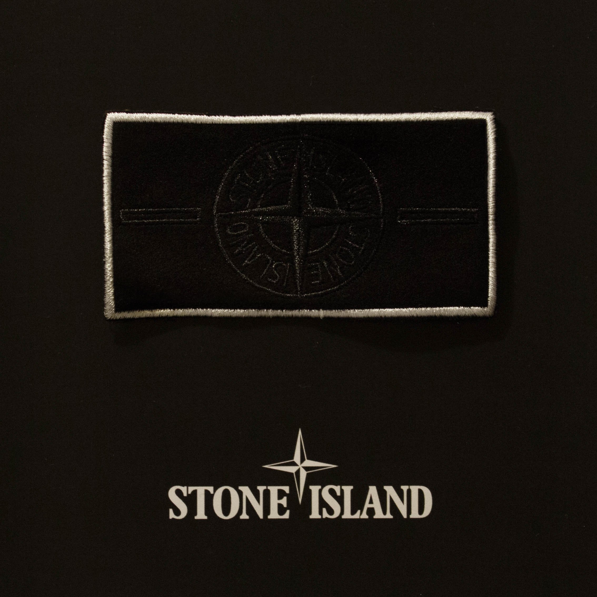 Что означает патч stone. Чёрный патч Stone Island. Термо патч Stone Island. Черный патч стон Айленд оригинал. Белый патч Stone Island.