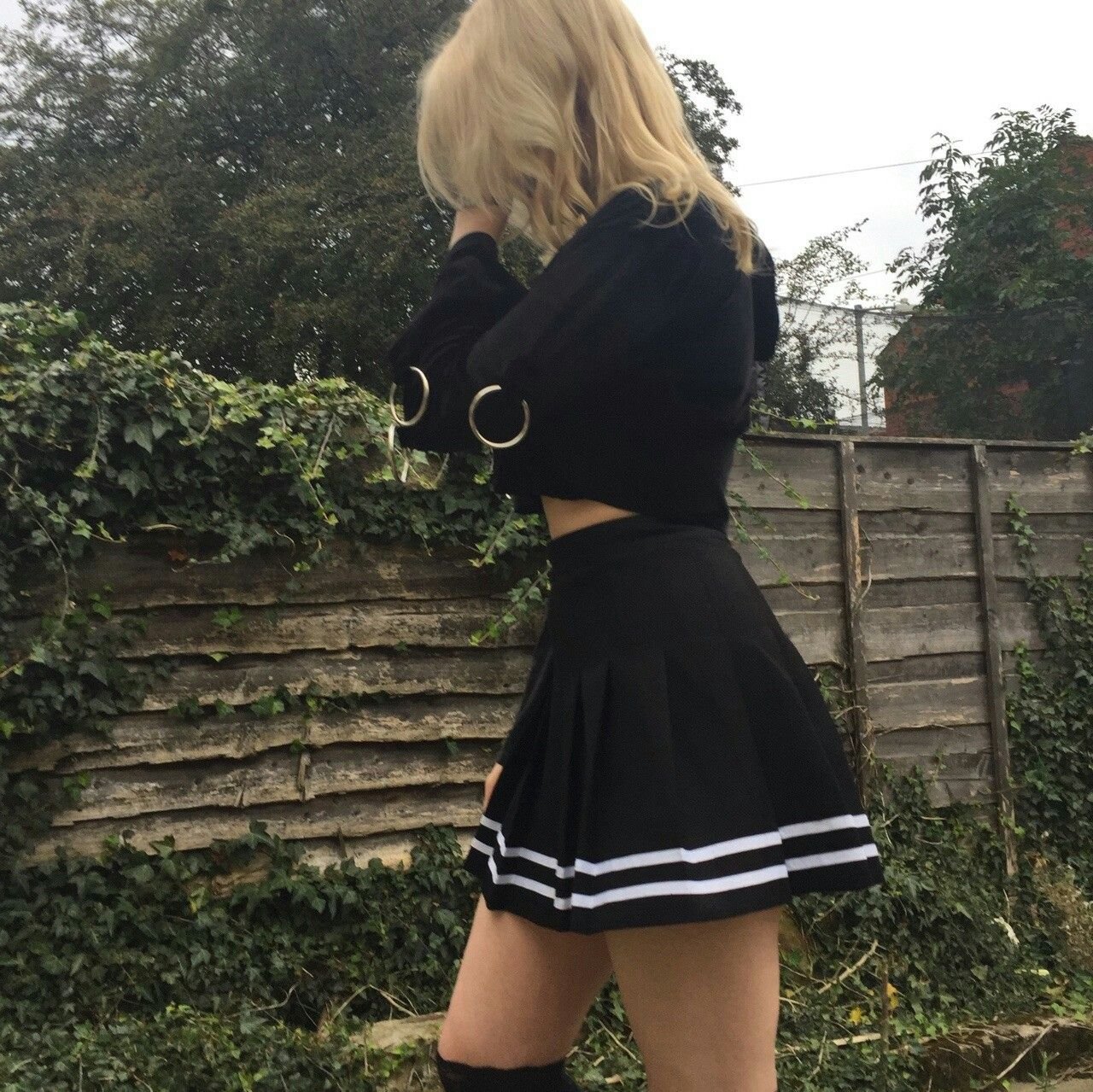 Блондинки в черной юбке