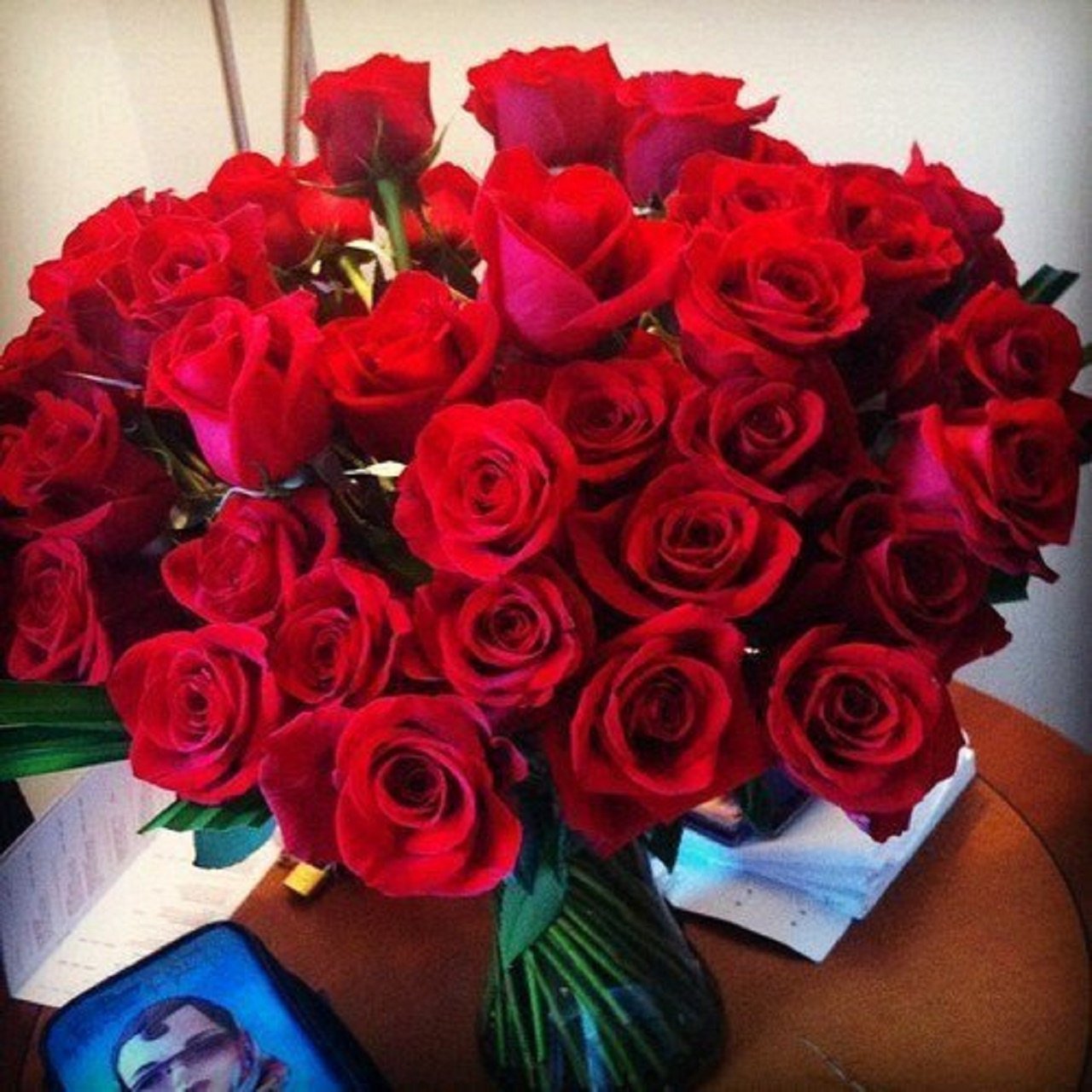 Сегодня мне подарили цветы. Цветы от любимого. Цветы от мужа. Подарили цветы. Подарили розы.