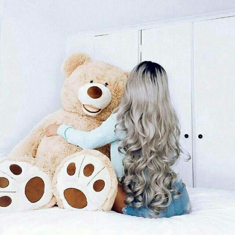 Блондинка с мишкой