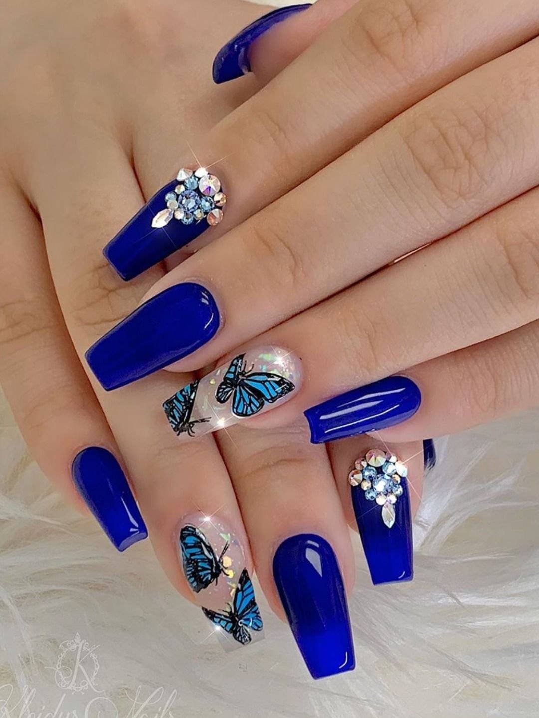 Модные синие ногти