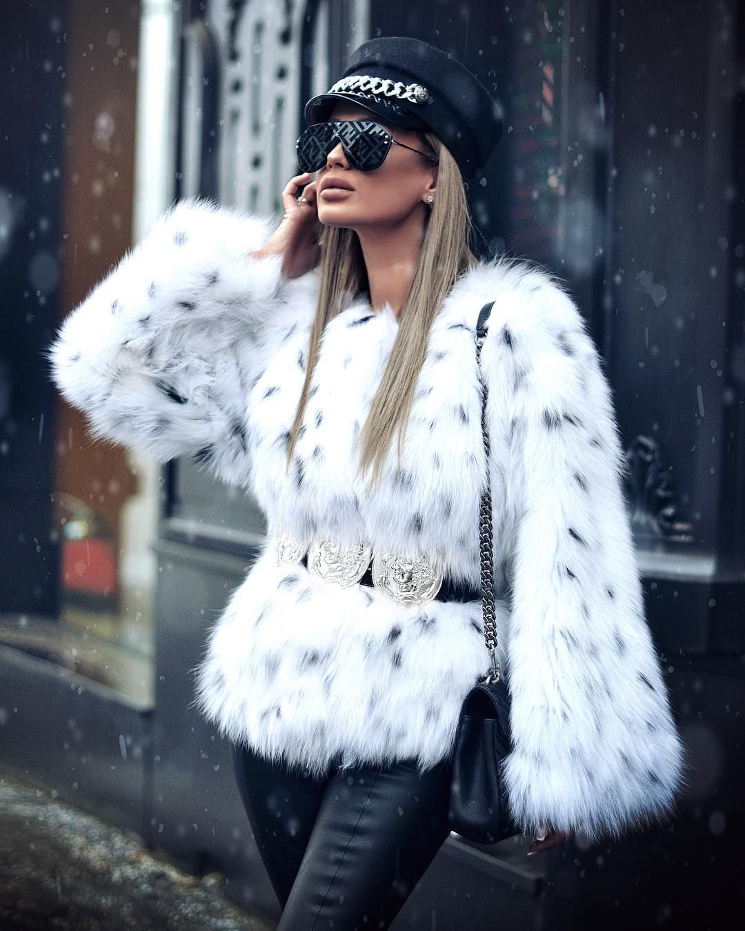 Лили Олдридж fur Coat