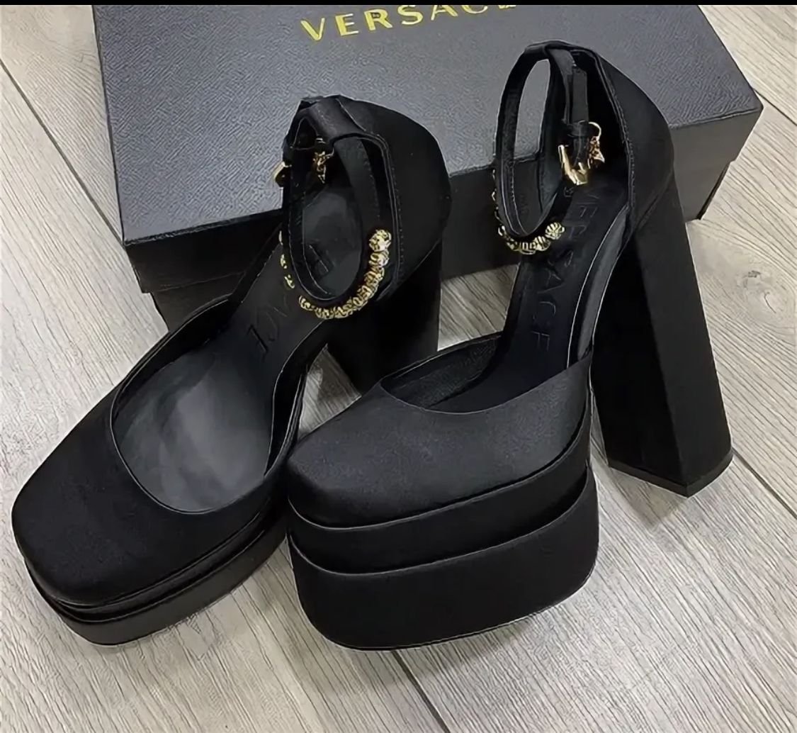 Женские туфли Versace Medusa AEVITAS черные