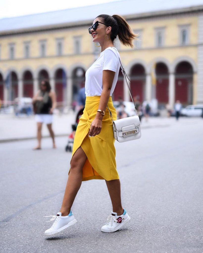Street Style юбка и кроссовки