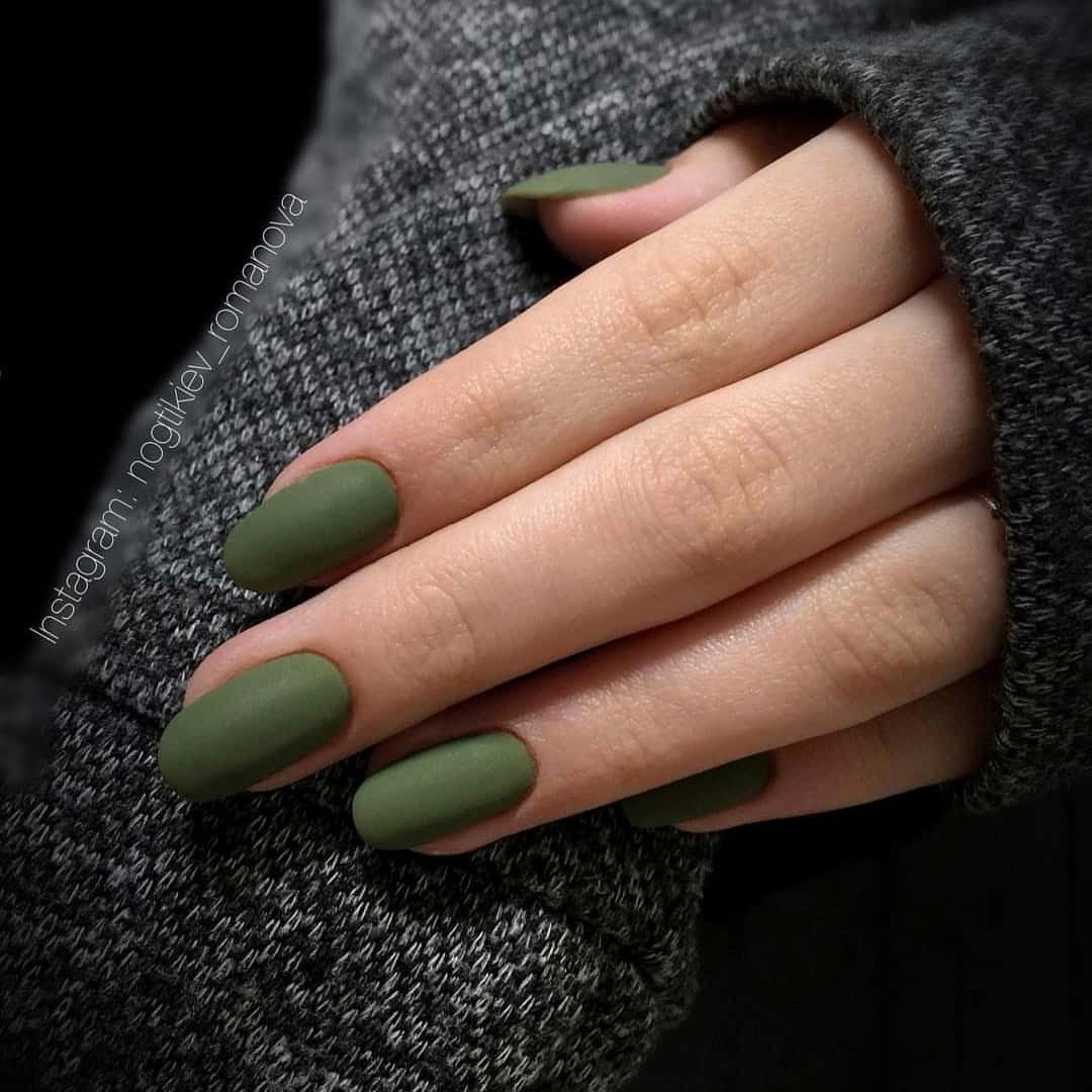 Маникюр в зеленых тонах