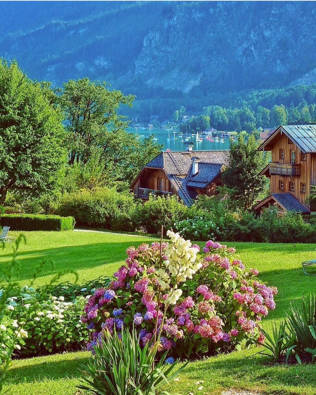 Beautiful place. Швейцария ландшафт. Сельские пейзажи Швейцарии. Природа домик в Швейцарии. Альпы весной.