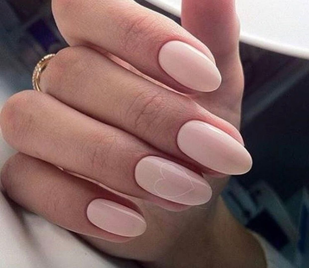 Нюдовые ногти миндаль короткие