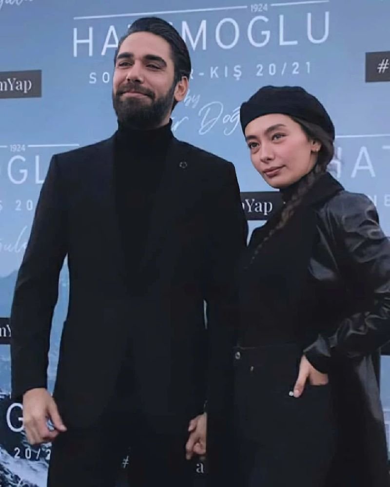 Неслихан Атагюль и Кадир Догулу 2021