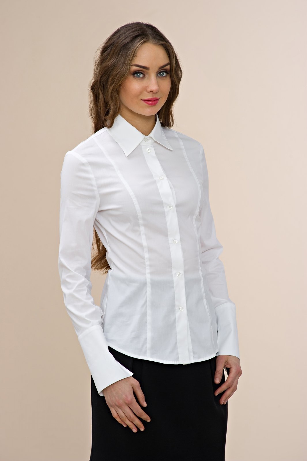Озон белая блузка. Блузка. Блузка женская. Левушка в ьелой блузке. Строгая рубашка женская.