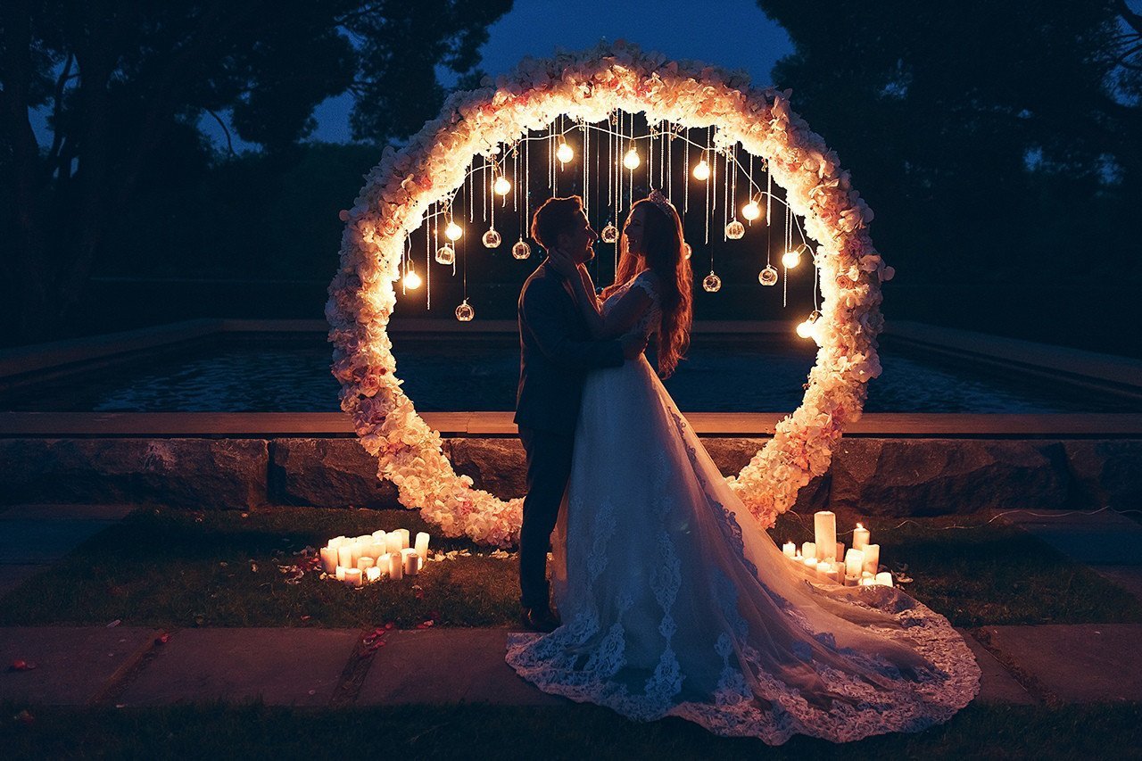 Wedding slowed. Свадебная арка с фонариками. Свадебная арка с подсветкой. Арка с лампочками. Арка на свадьбу с лампочками.