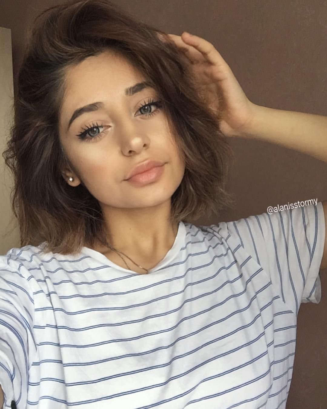 Красивые девушки с каре