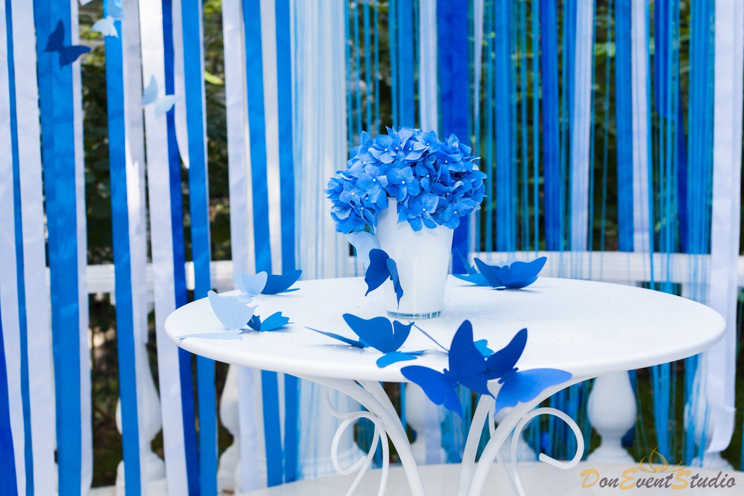 Голубая фотозона. Свадьба в бело синем цвете. Украшение стола в голубом цвете. Декор свадьбы в синем цвете. Украшение стола в синих цветах.