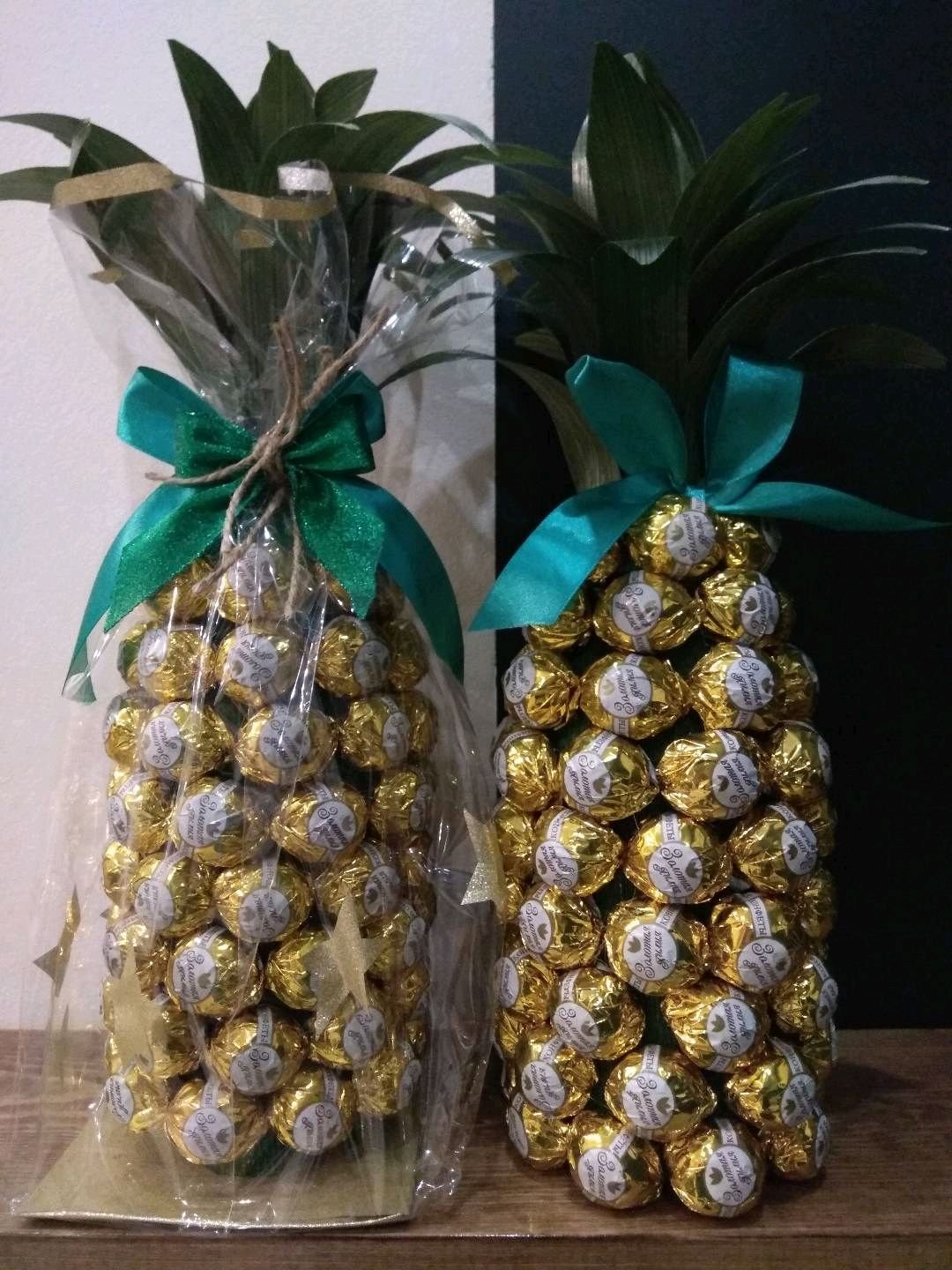 Бутылка украшенная конфетами