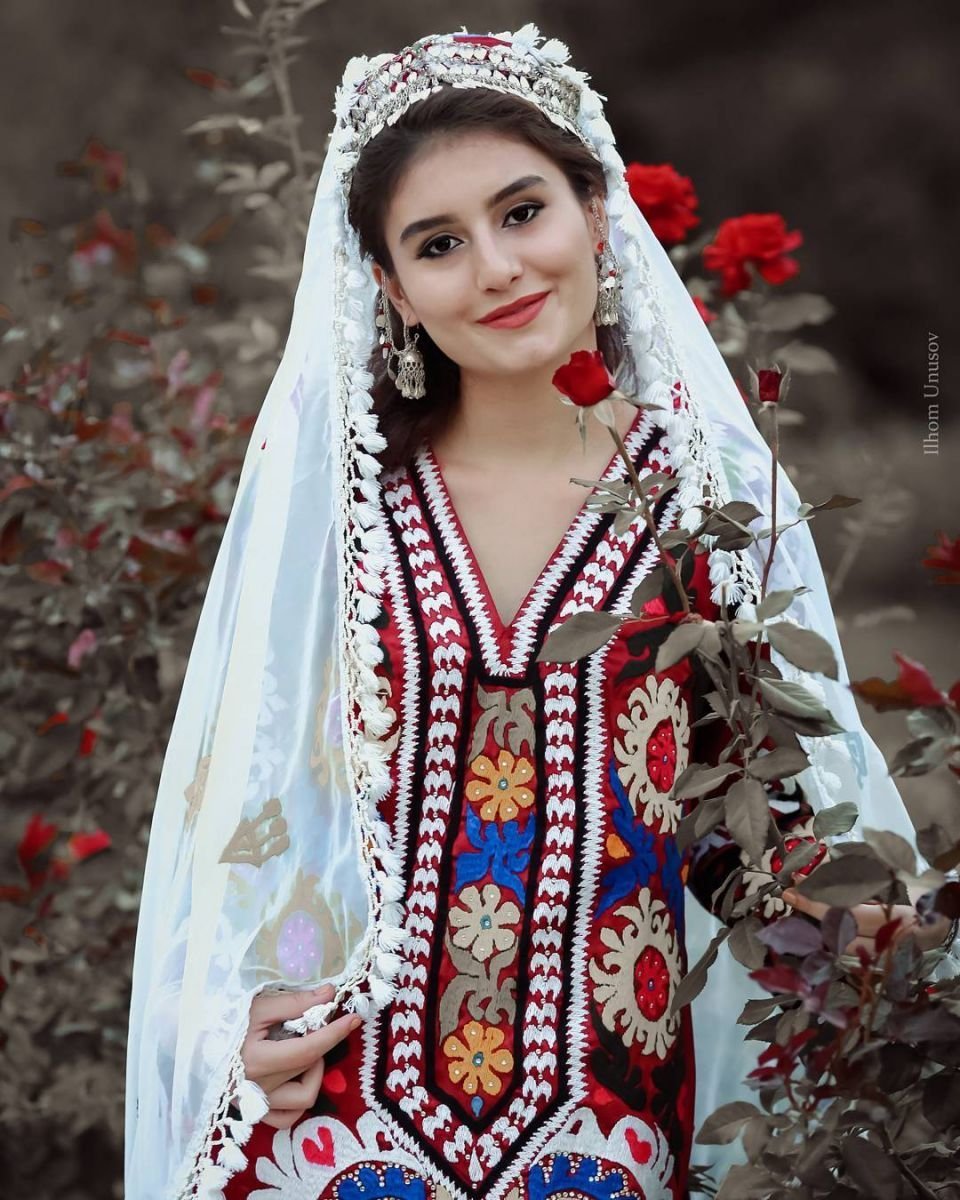 Национальная одежда Таджикистана чакан