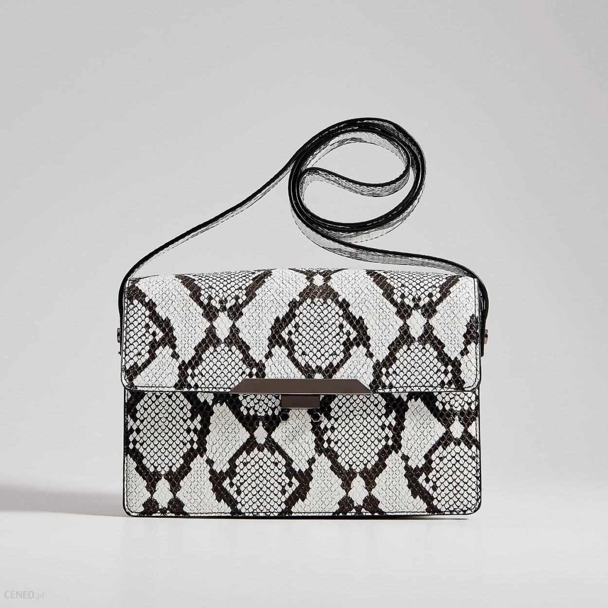 Сумка guess под змеиную кожу