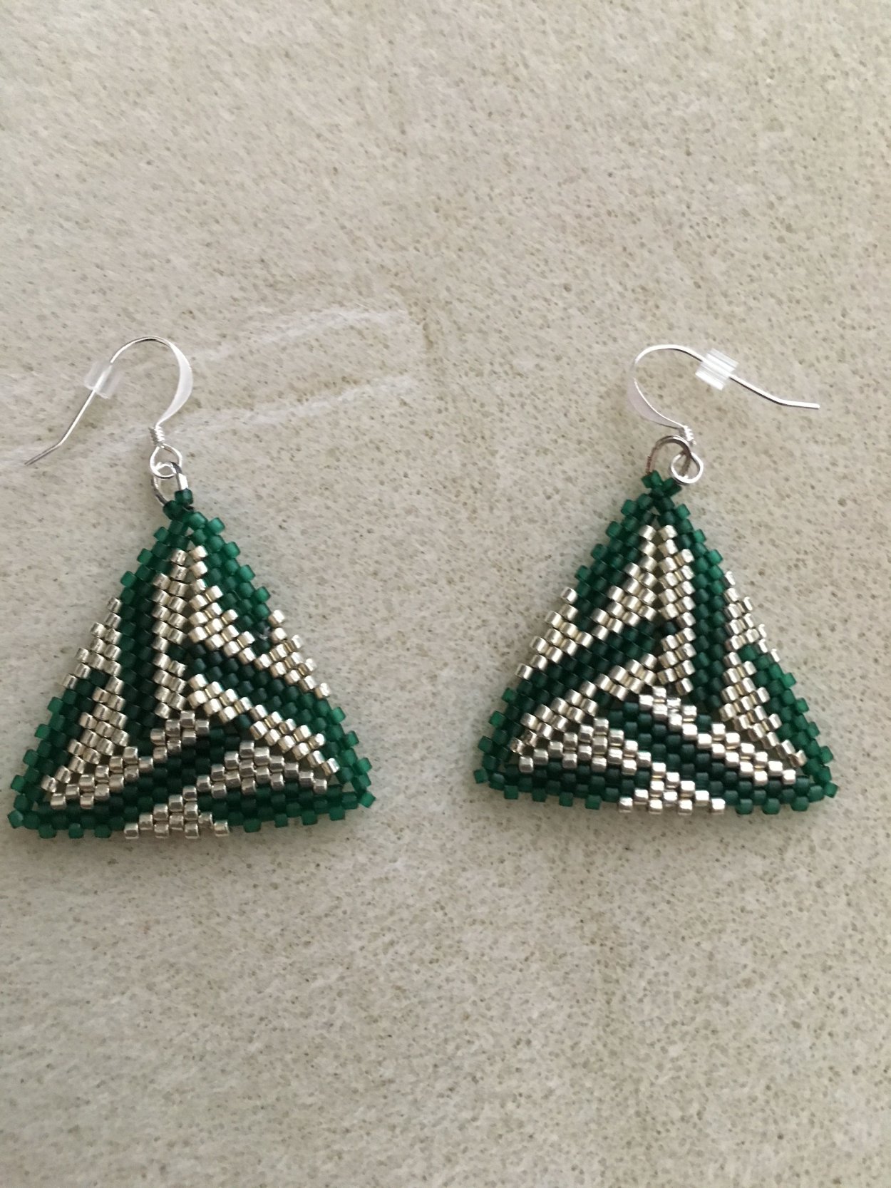 Серьги ромбы из бисера