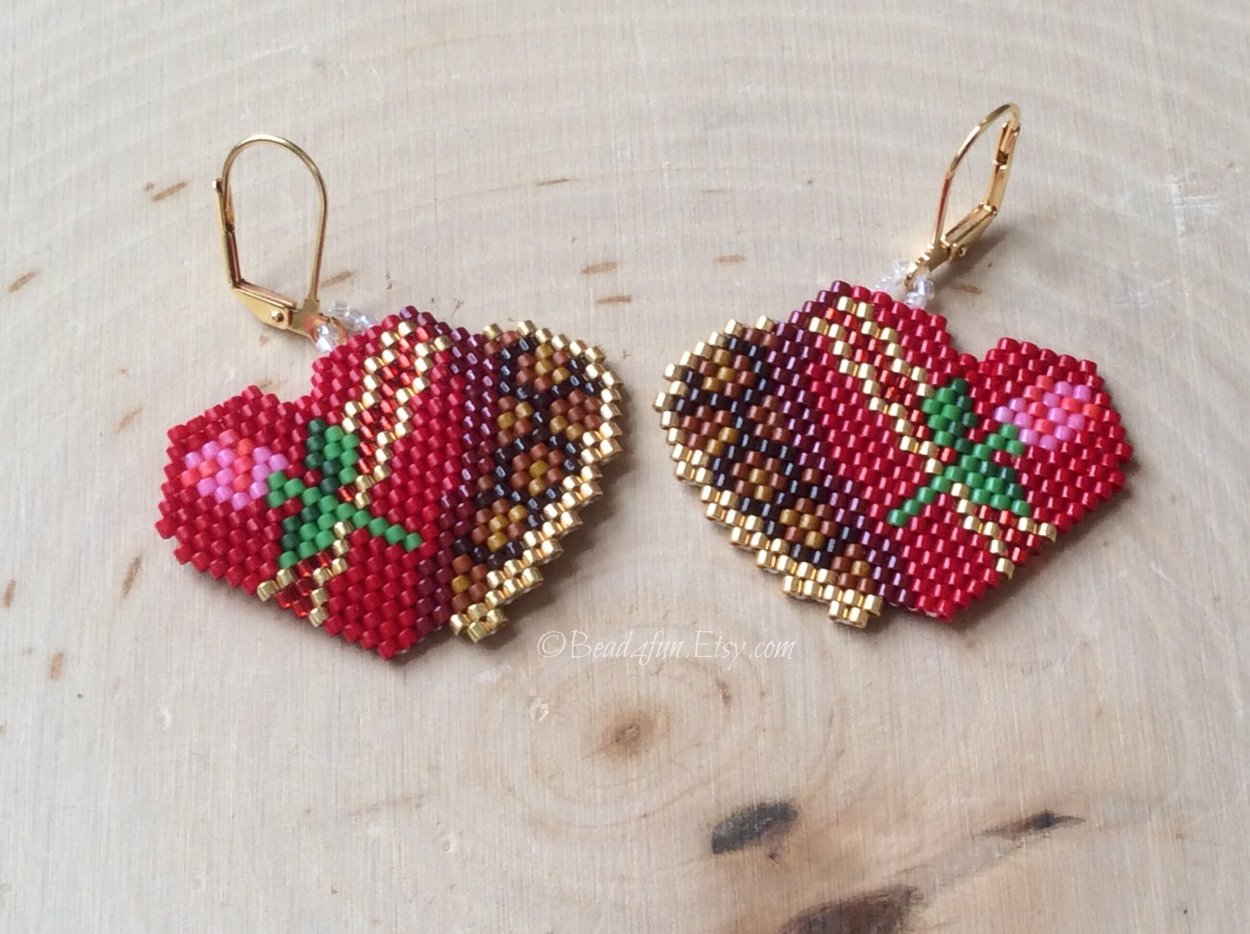 Серьги из бисера сердечки