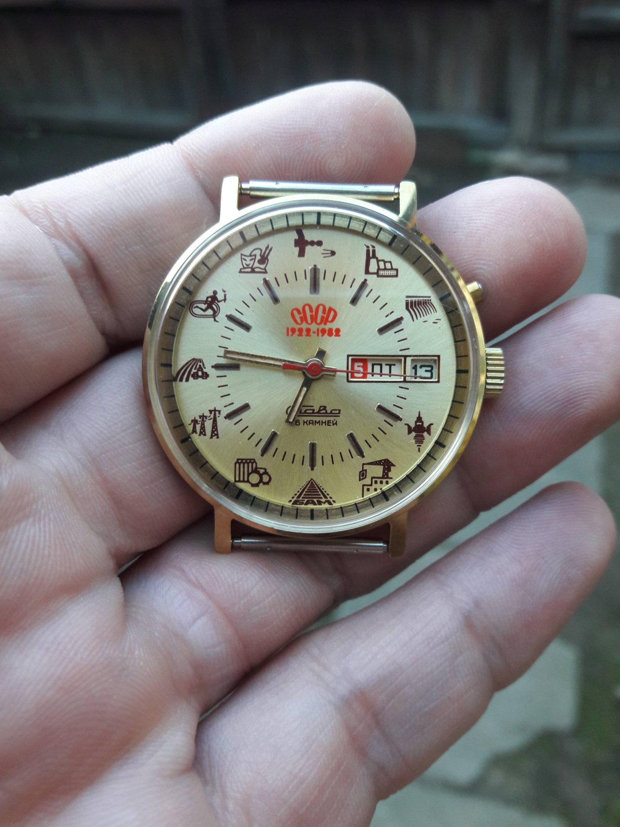 Casual hand-Wind Soviet watch "Slava". 50`S USSR rare! 20 Micrones