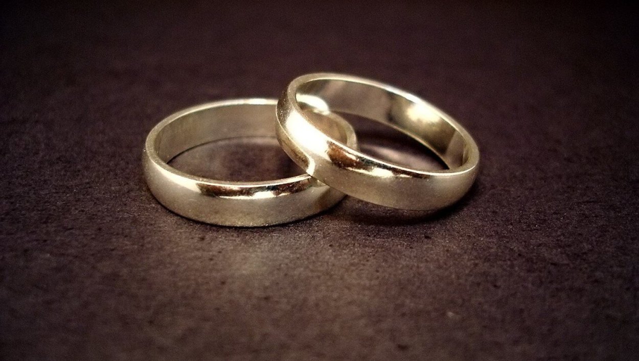 Два обручальных кольца