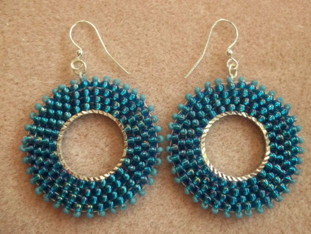 Круглые серьги из бисера