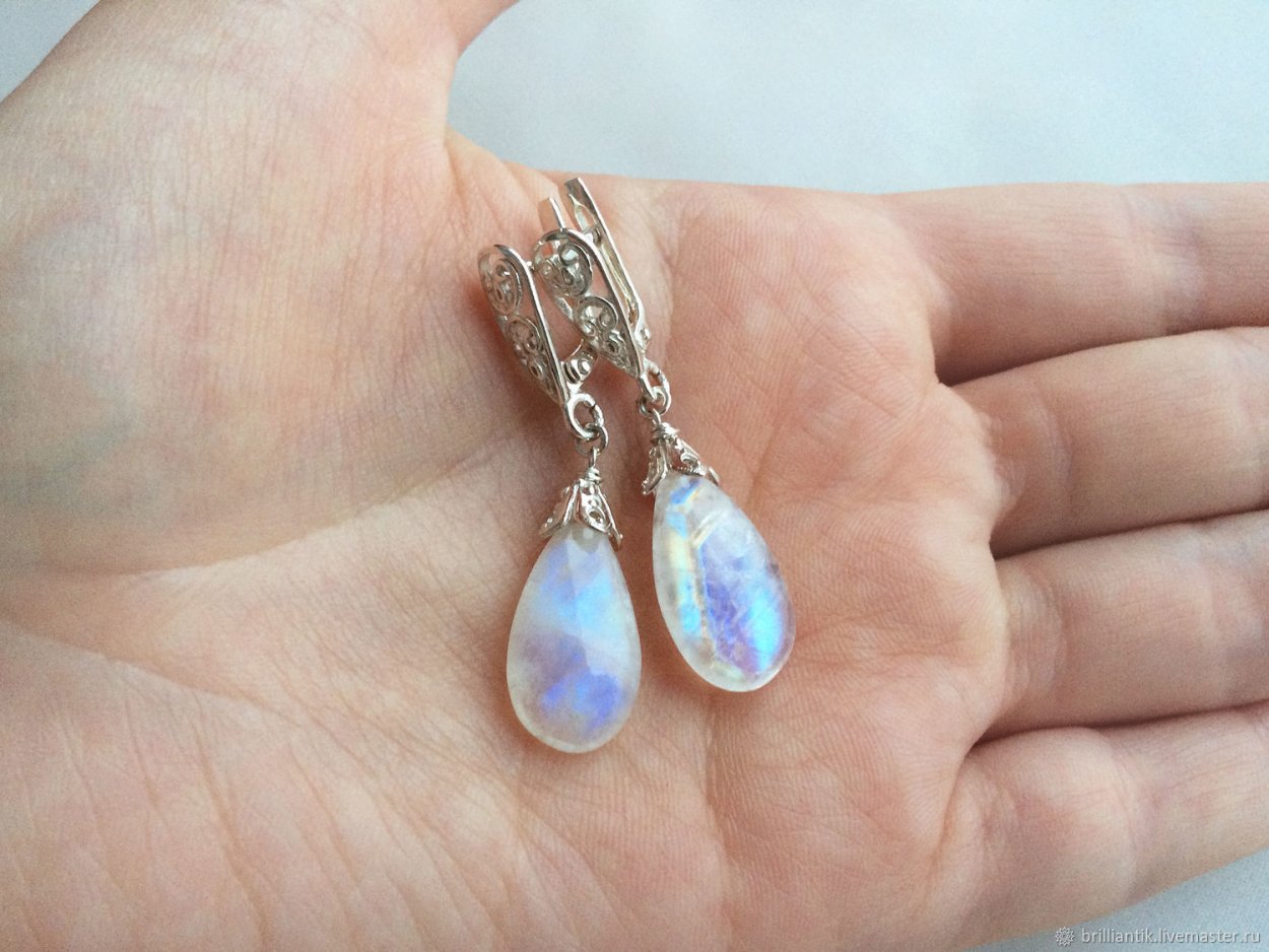 Серьги с лунным камнем 585