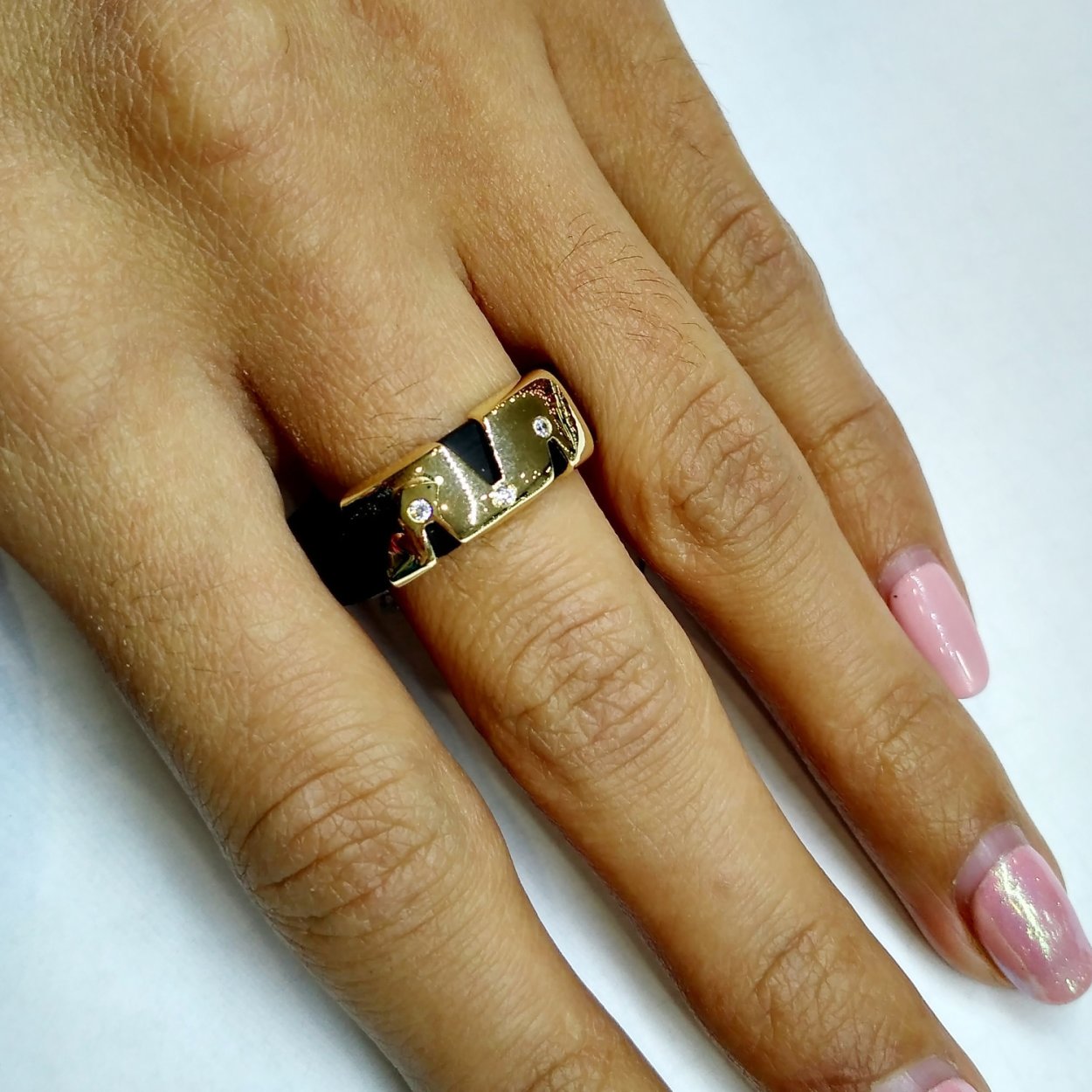 Каучуковое кольцо с золотой вставкой