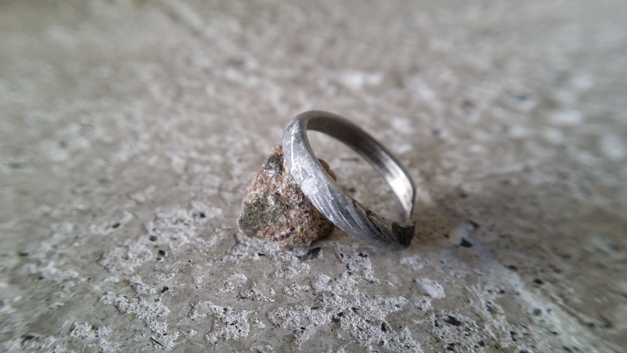 Ring Post