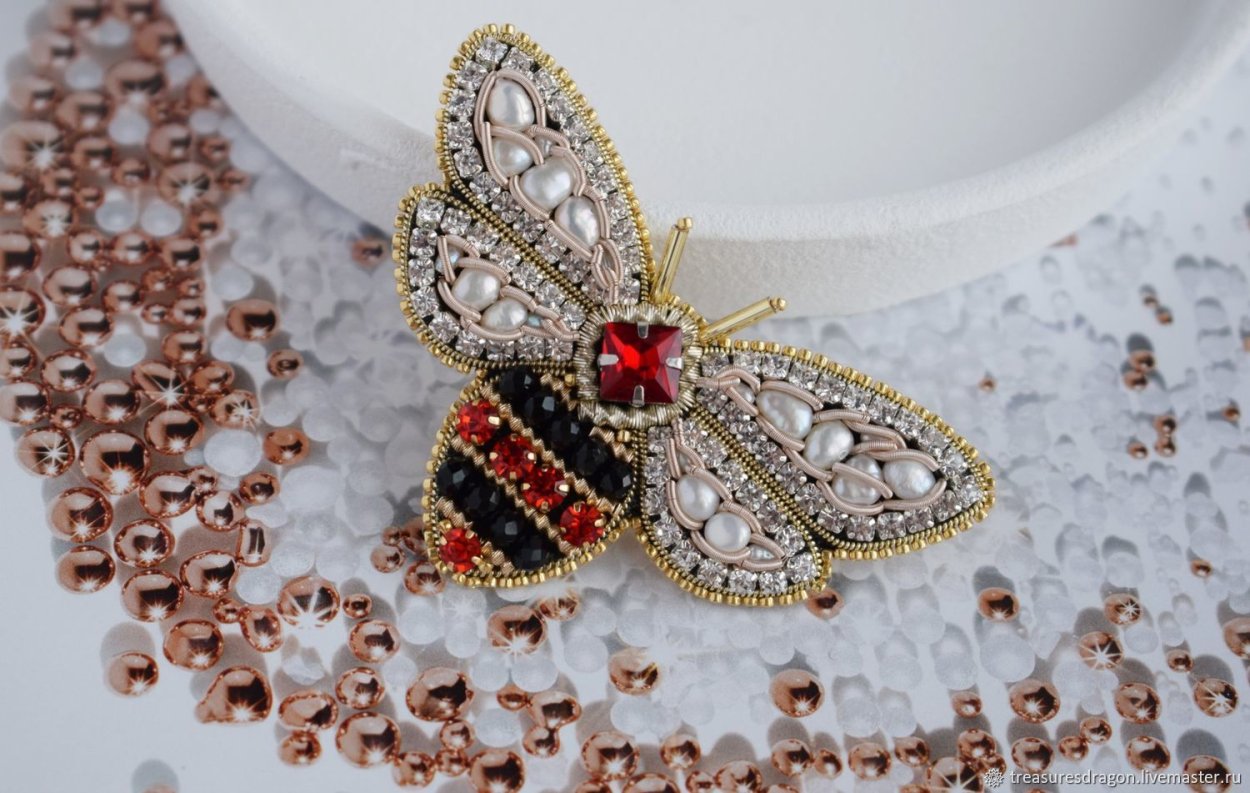 Сумка Gucci Marmont с пчелами